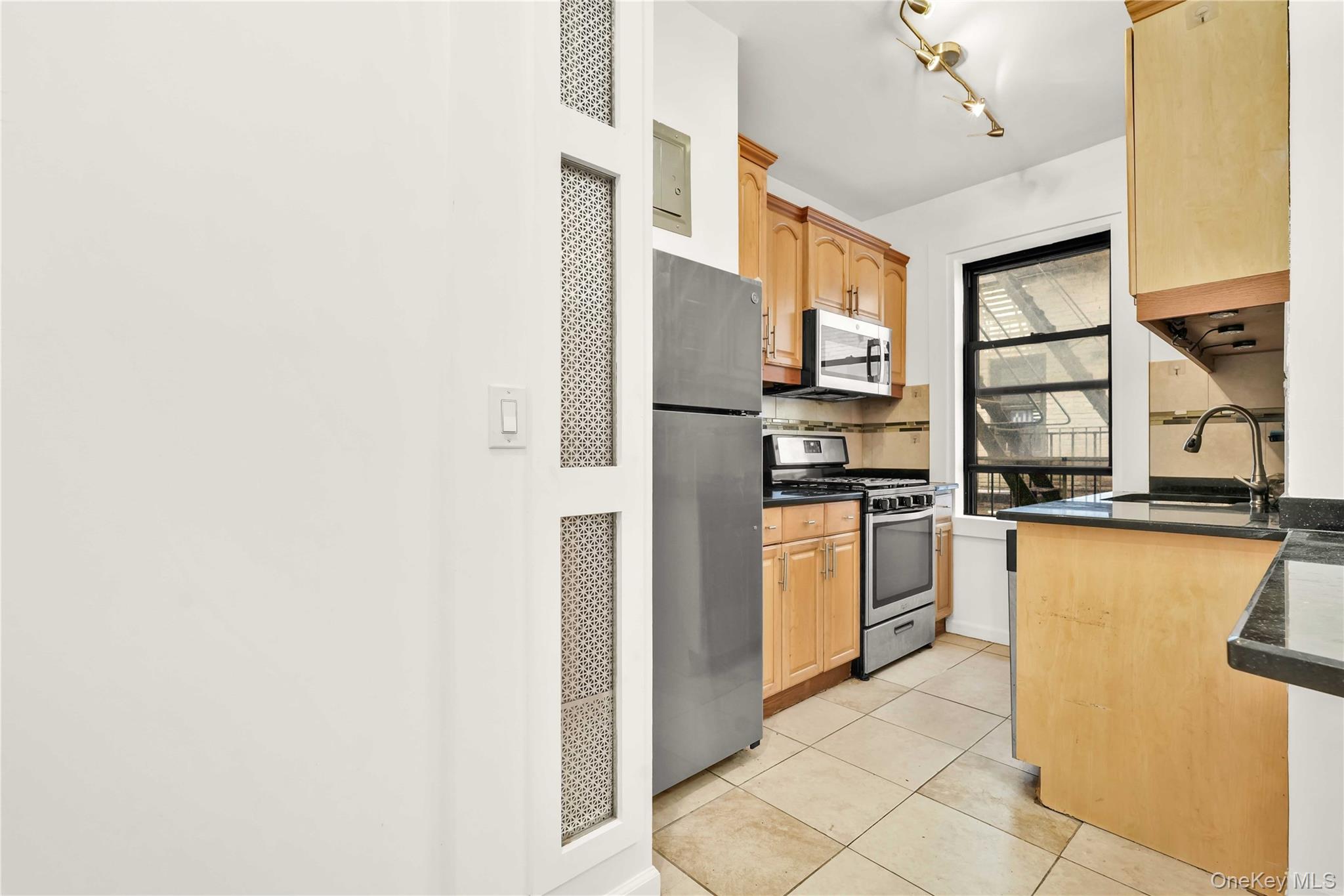 21-28 35th # 2A, Astoria, NY 11105