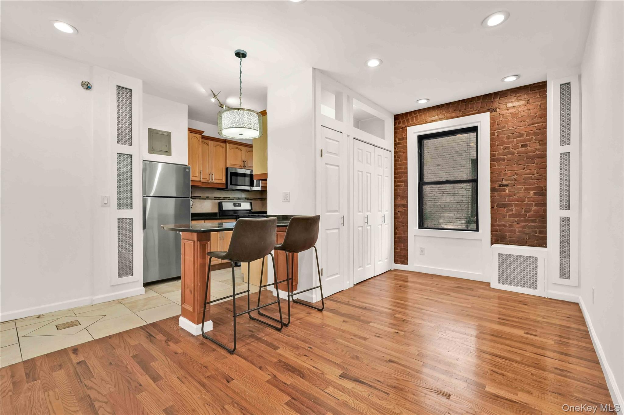 21-28 35th # 2A, Astoria, NY 11105