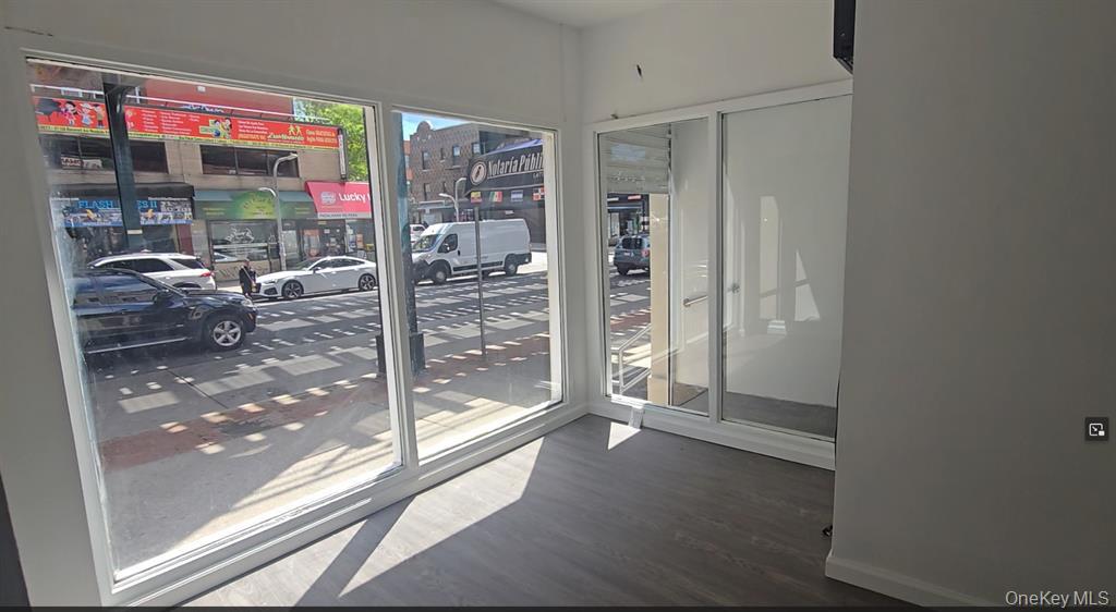 67-05 Roosevelt Ave, Woodside, NY 11377