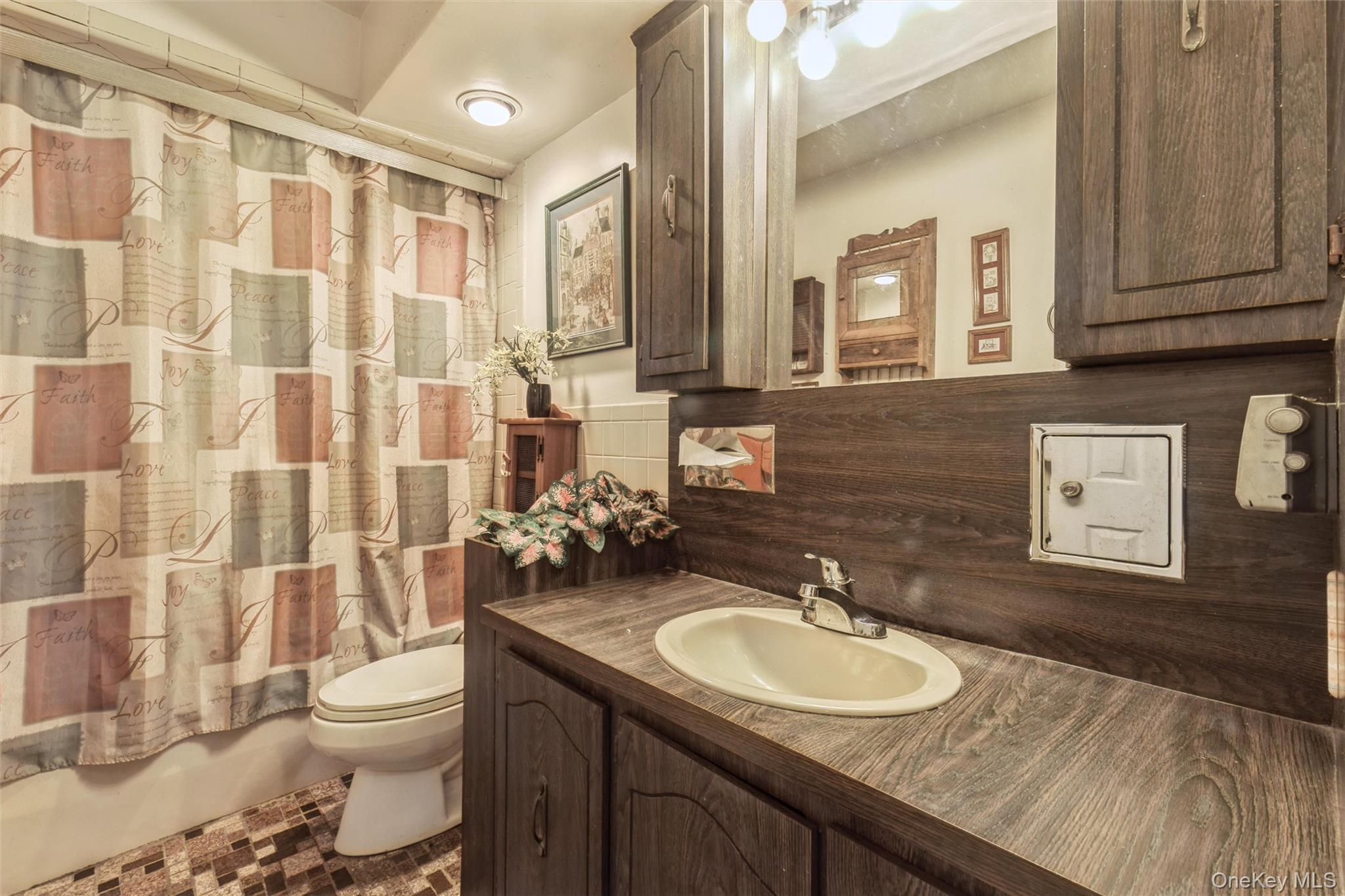 190 17 42nd Avenue, Flushing, NY 11358