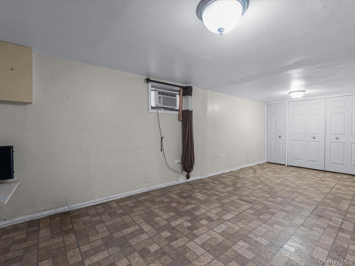 269 E Columbia Street, Hempstead, NY 11550