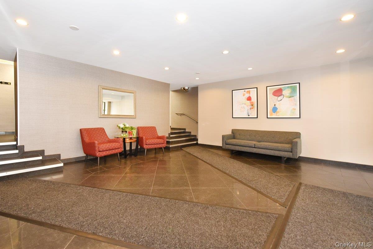 6 Birchwood Court # 4N, Mineola, NY 11501