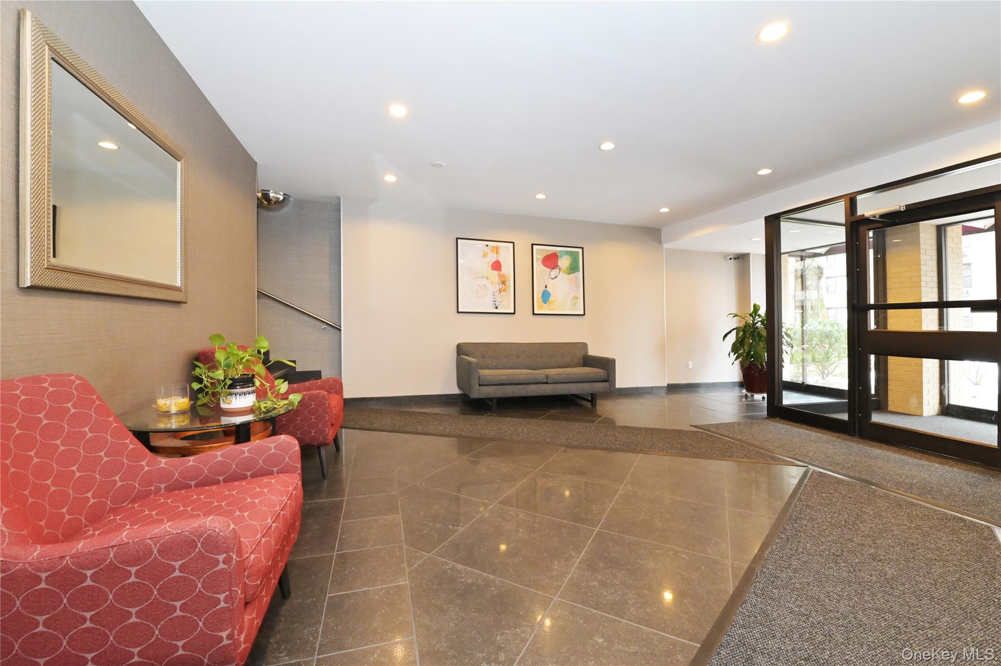 6 Birchwood Court # 4N, Mineola, NY 11501