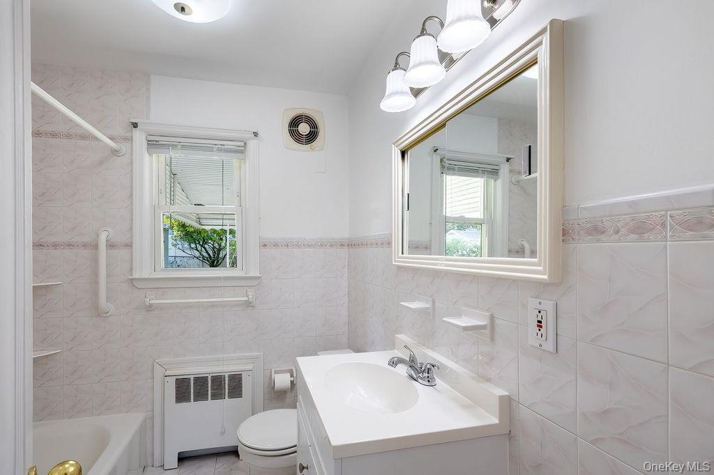 73 Storey Lane, Yonkers, NY 10710