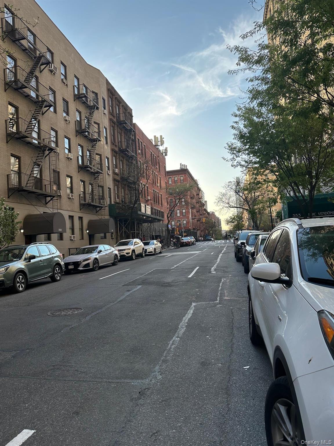 342 W 56th Street # 1F, New York (Manhattan), NY 10019