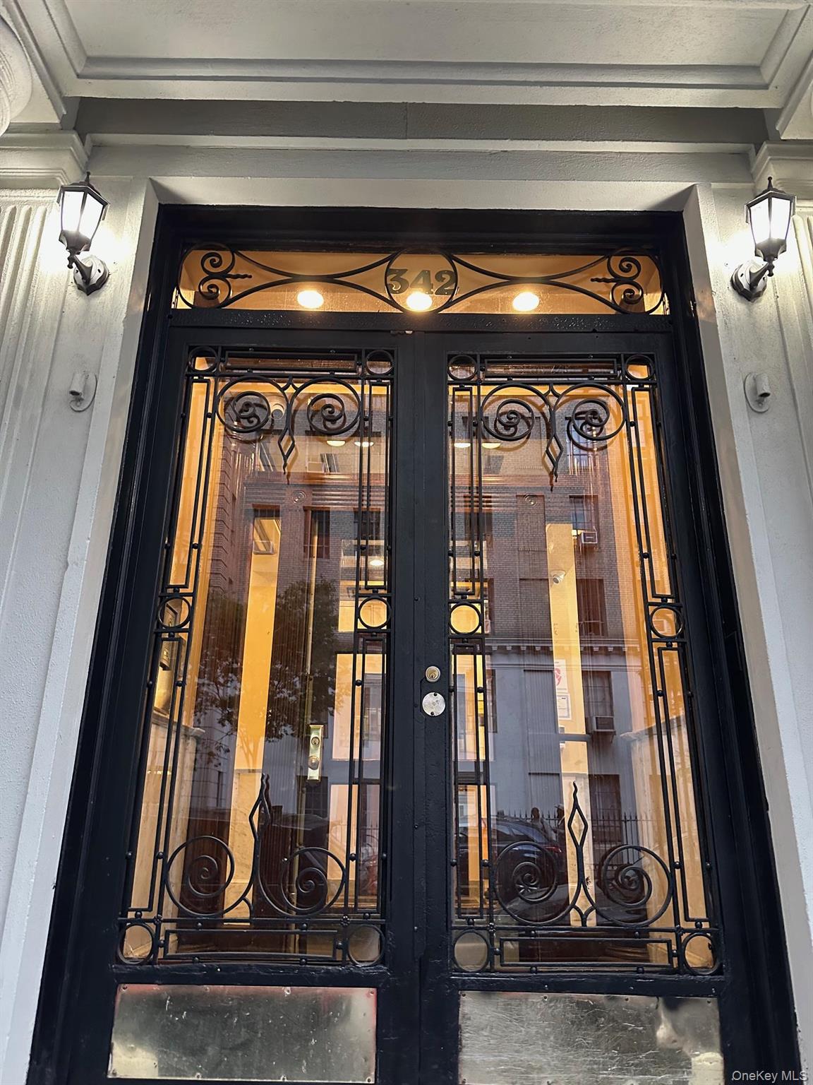 342 W 56th Street # 1F, New York (Manhattan), NY 10019