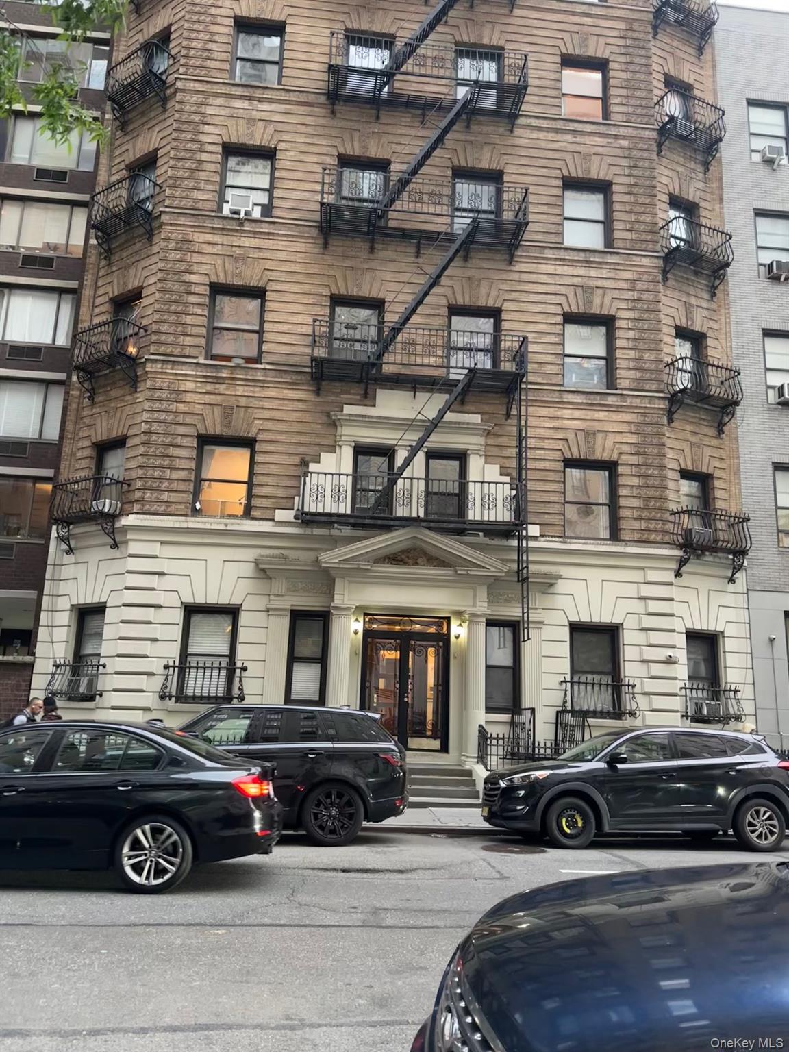 342 W 56th Street # 1F, New York (Manhattan), NY 10019