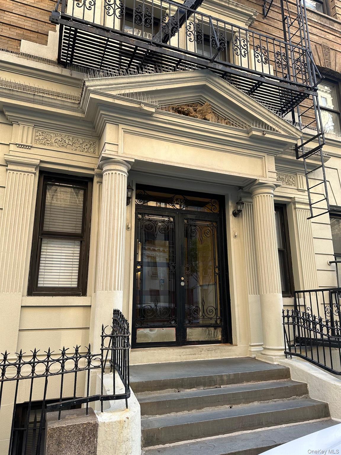 342 W 56th Street # 1F, New York (Manhattan), NY 10019