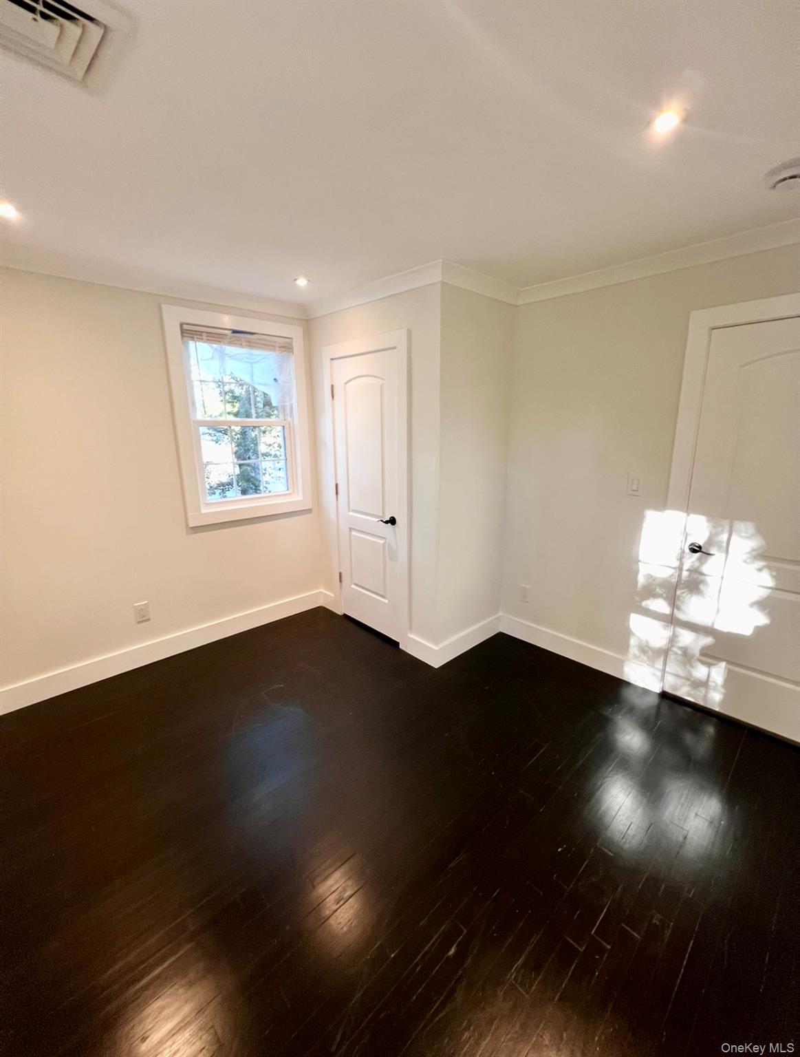 566 Locust Avenue, Oakdale, NY 11769