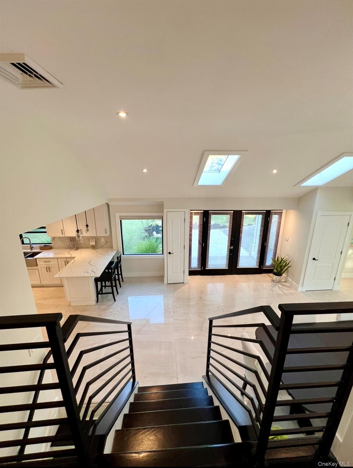 566 Locust Avenue, Oakdale, NY 11769