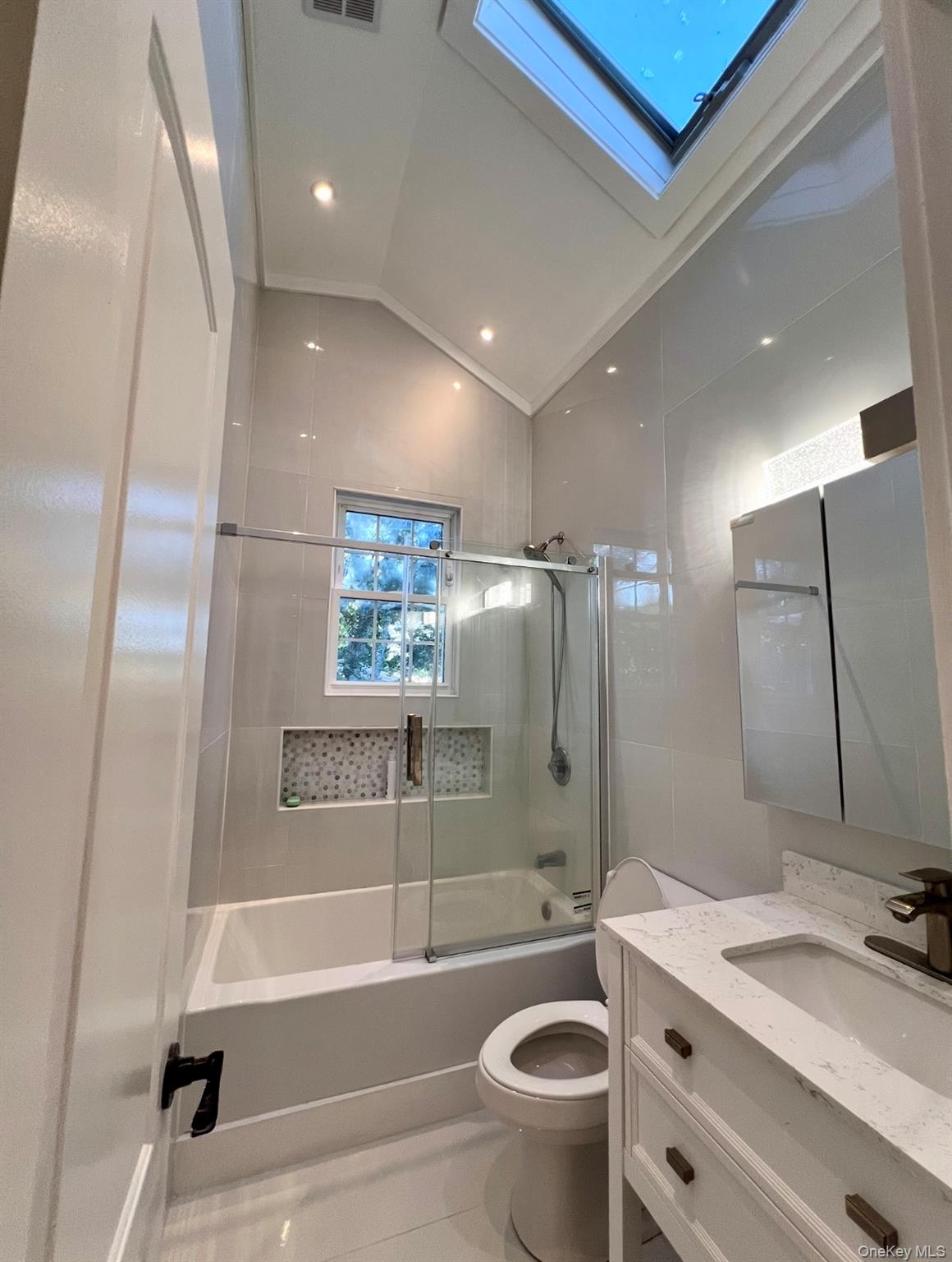 566 Locust Avenue, Oakdale, NY 11769