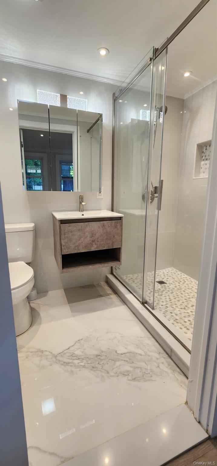 566 Locust Avenue, Oakdale, NY 11769