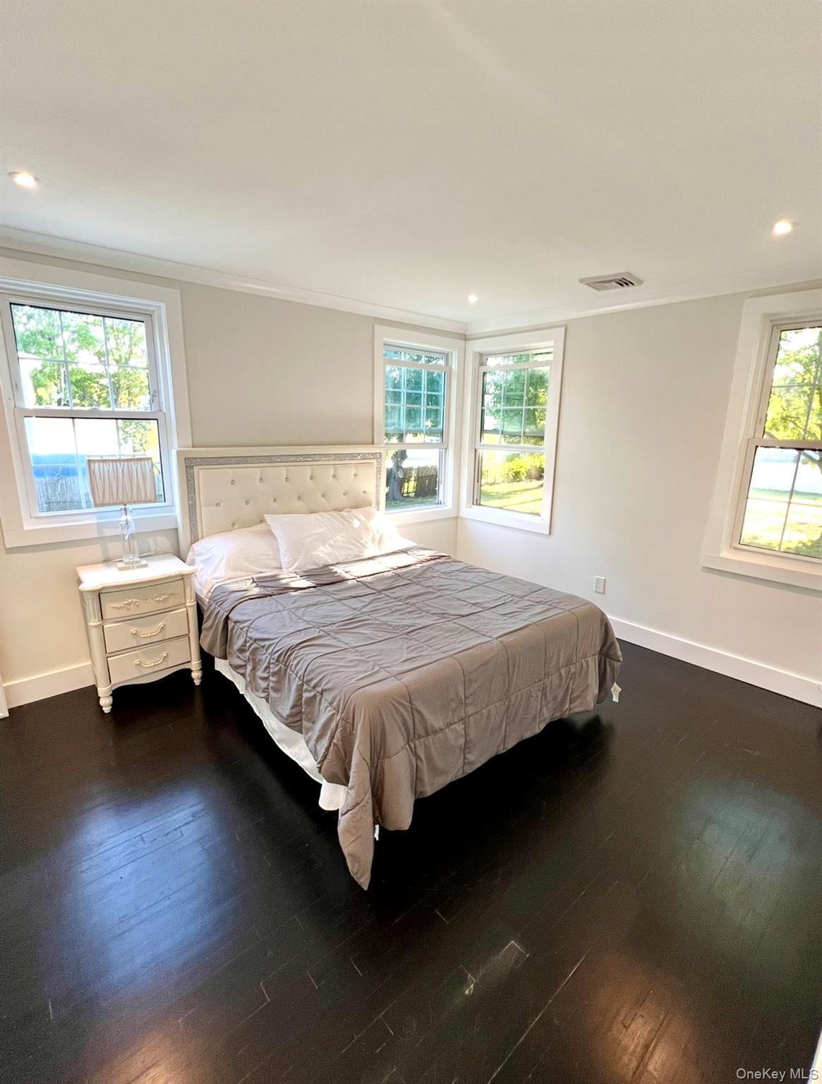 566 Locust Avenue, Oakdale, NY 11769