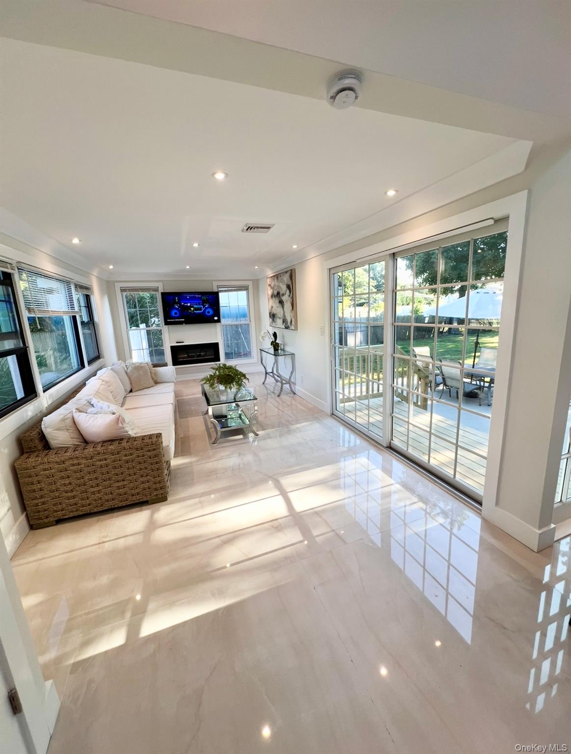 566 Locust Avenue, Oakdale, NY 11769