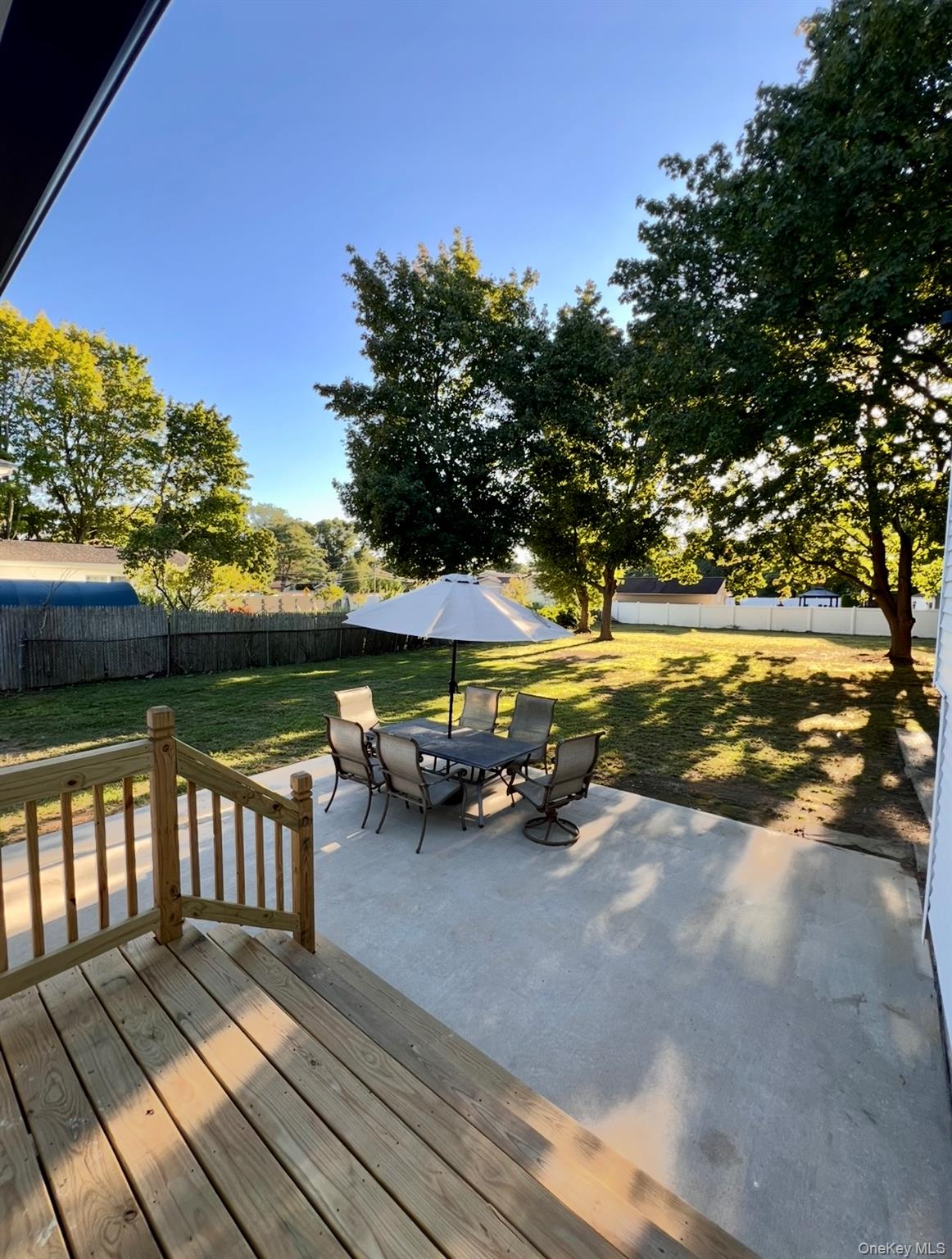 566 Locust Avenue, Oakdale, NY 11769