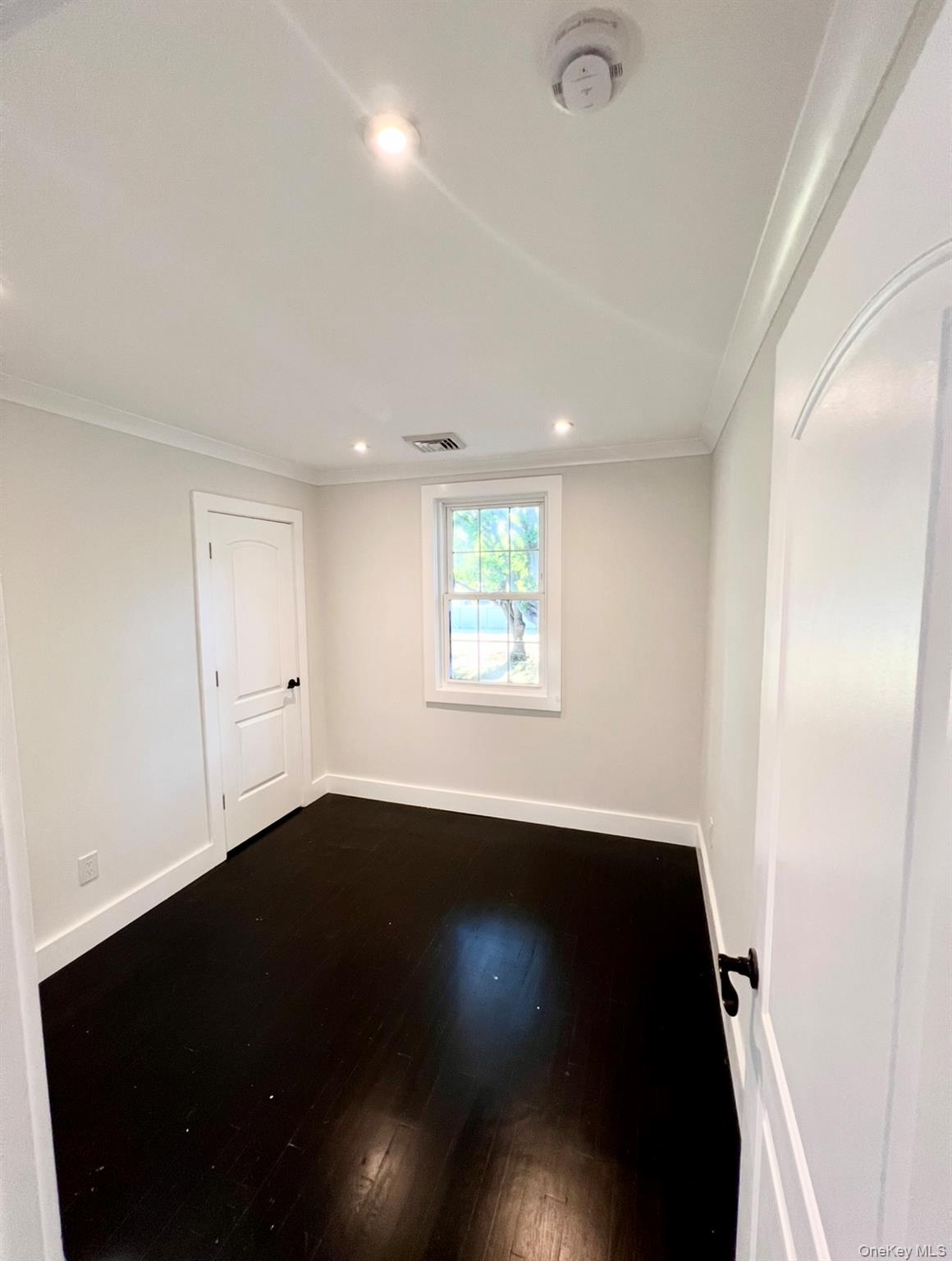 566 Locust Avenue, Oakdale, NY 11769