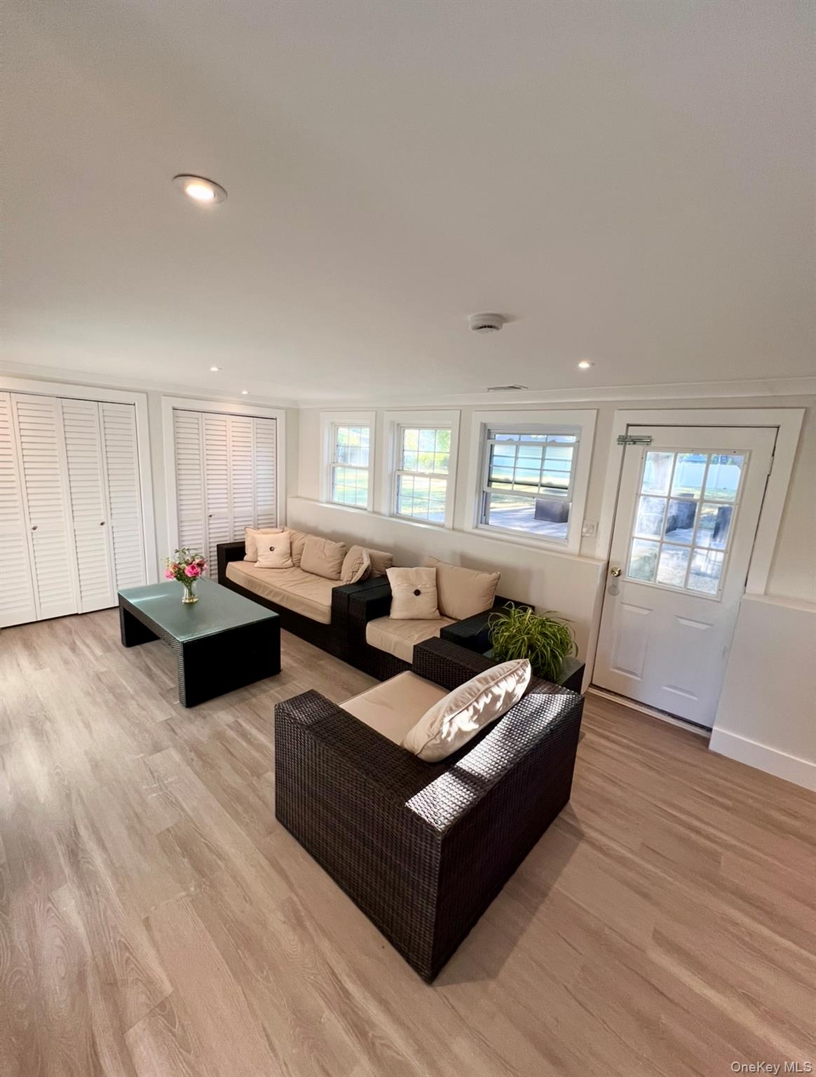 566 Locust Avenue, Oakdale, NY 11769