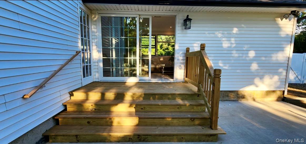 566 Locust Avenue, Oakdale, NY 11769