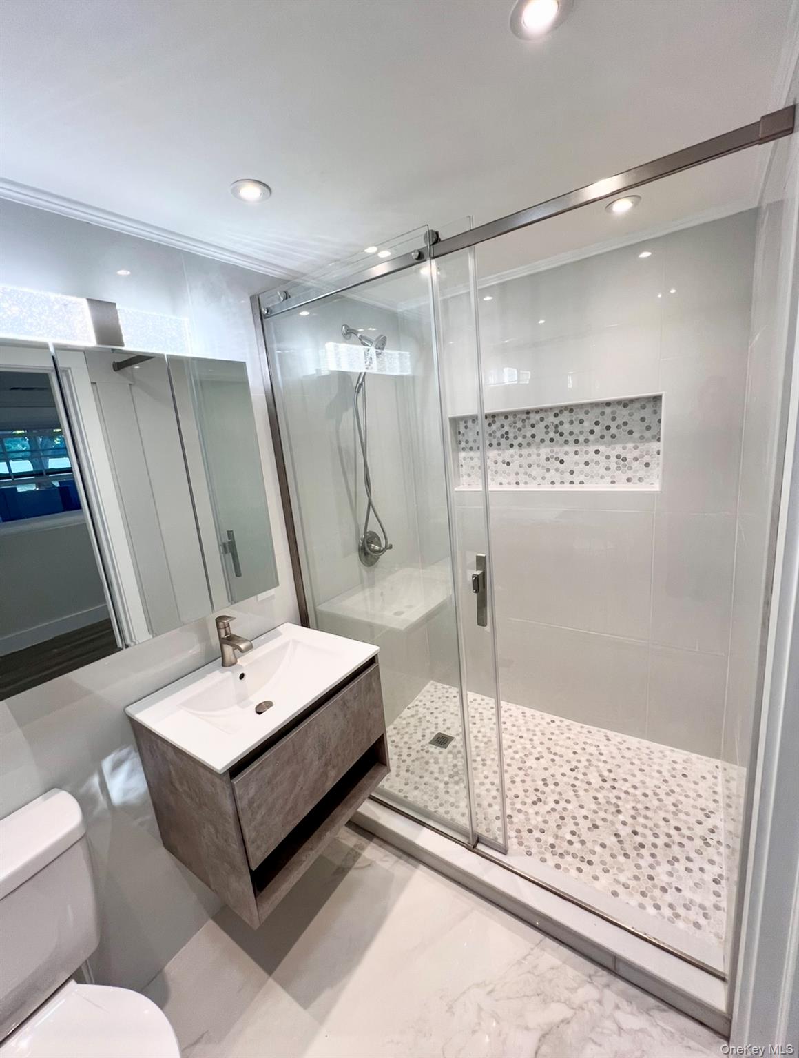 566 Locust Avenue, Oakdale, NY 11769