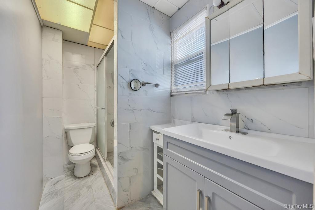 5 Park Place, Valley Stream, NY 11580