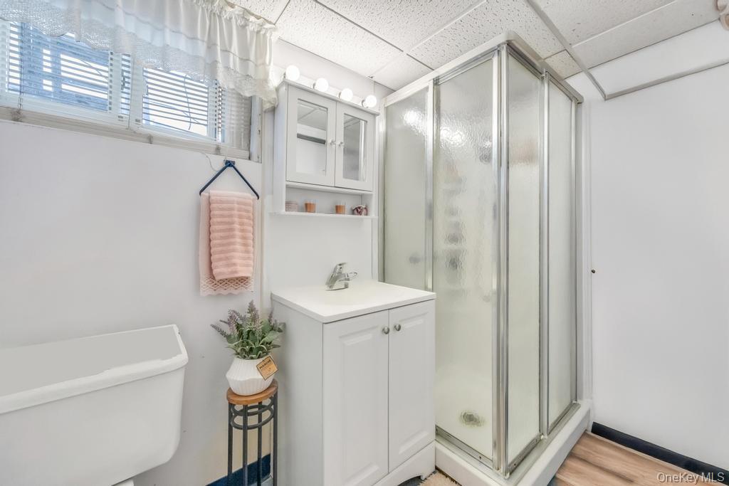 5 Park Place, Valley Stream, NY 11580