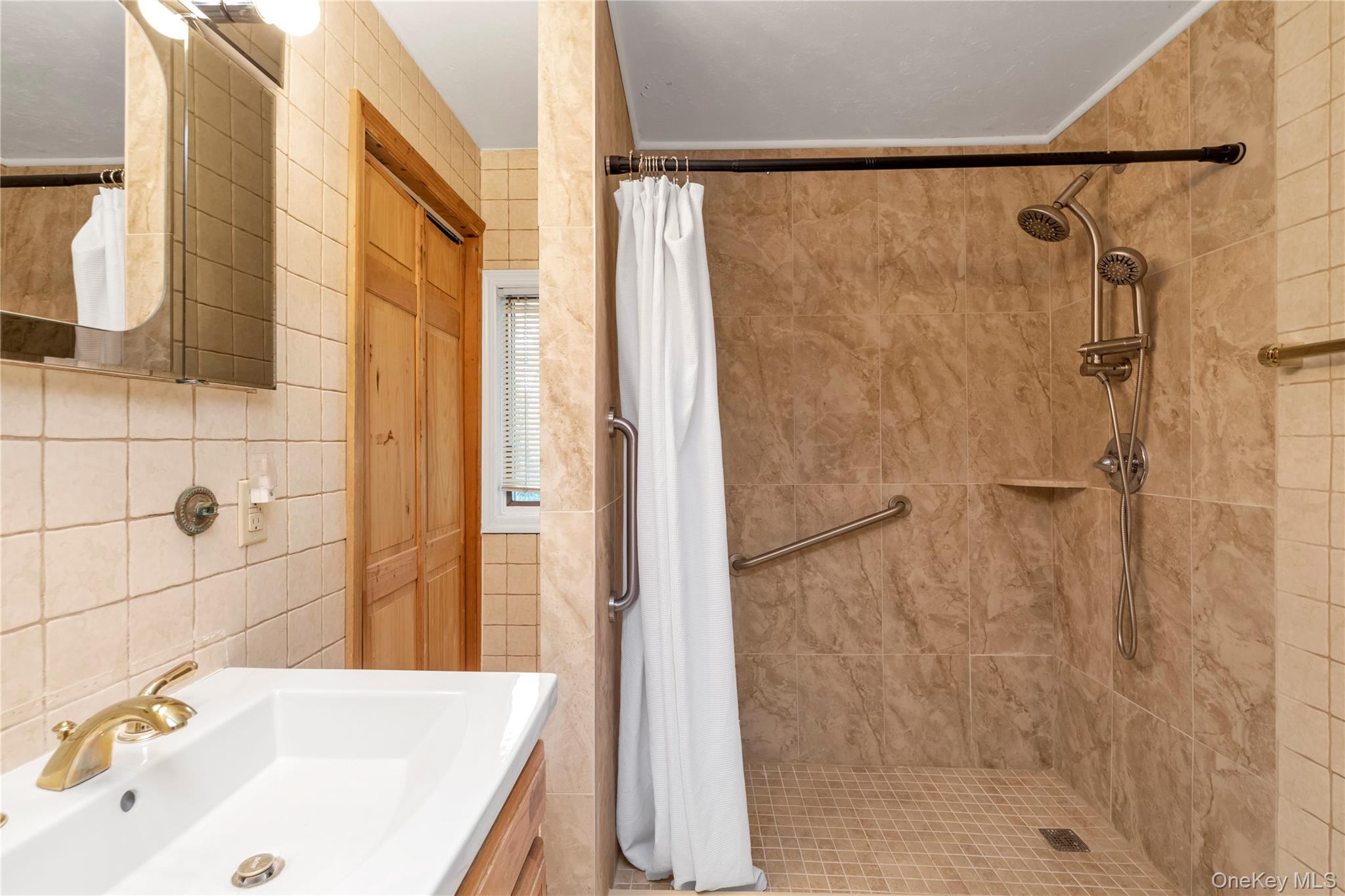 87 Hillturn Lane, Roslyn Heights, NY 11577