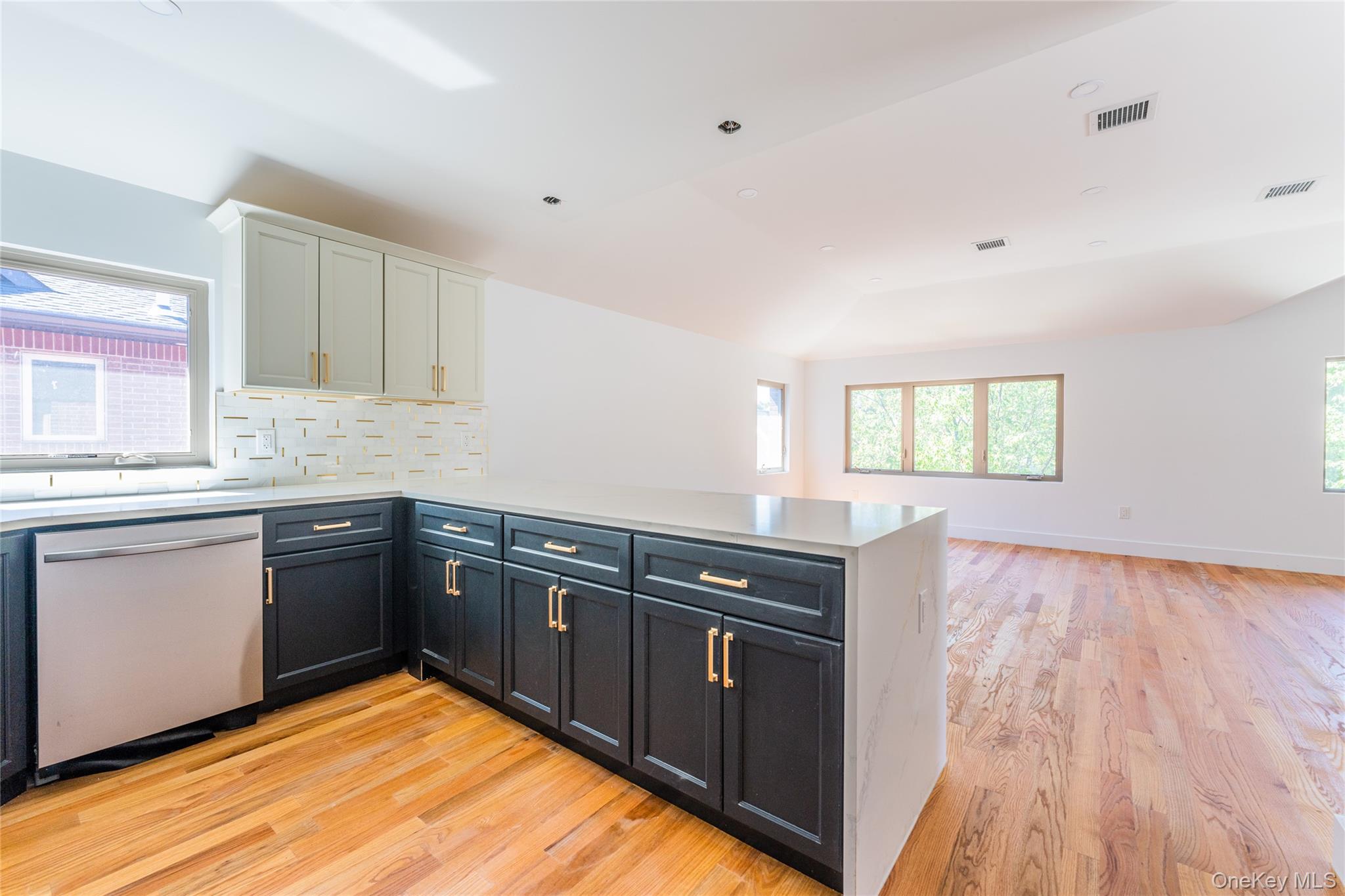 6431 138th Street, Flushing, NY 11367