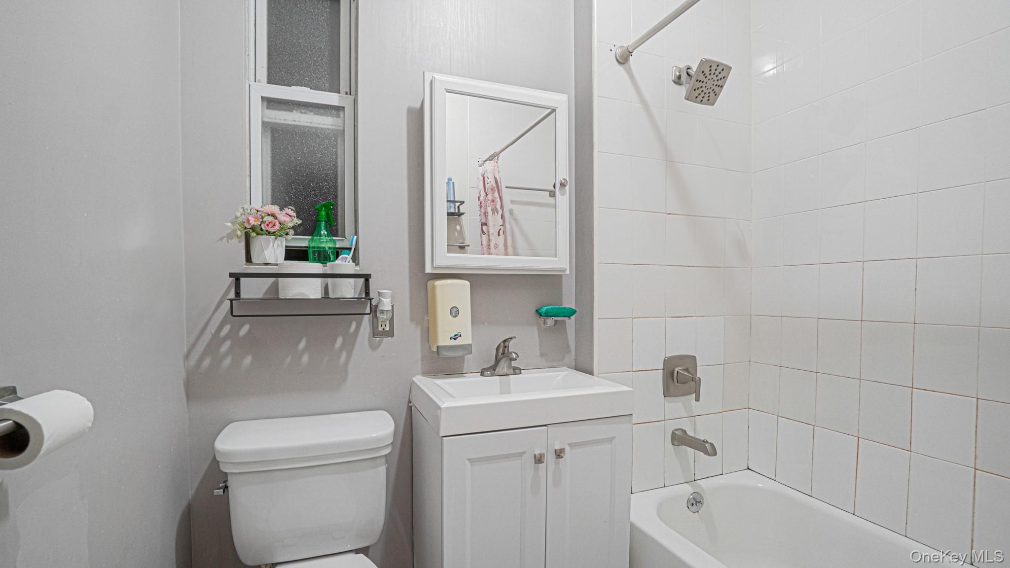 1539 Hollywood Avenue, Bronx, NY 10461