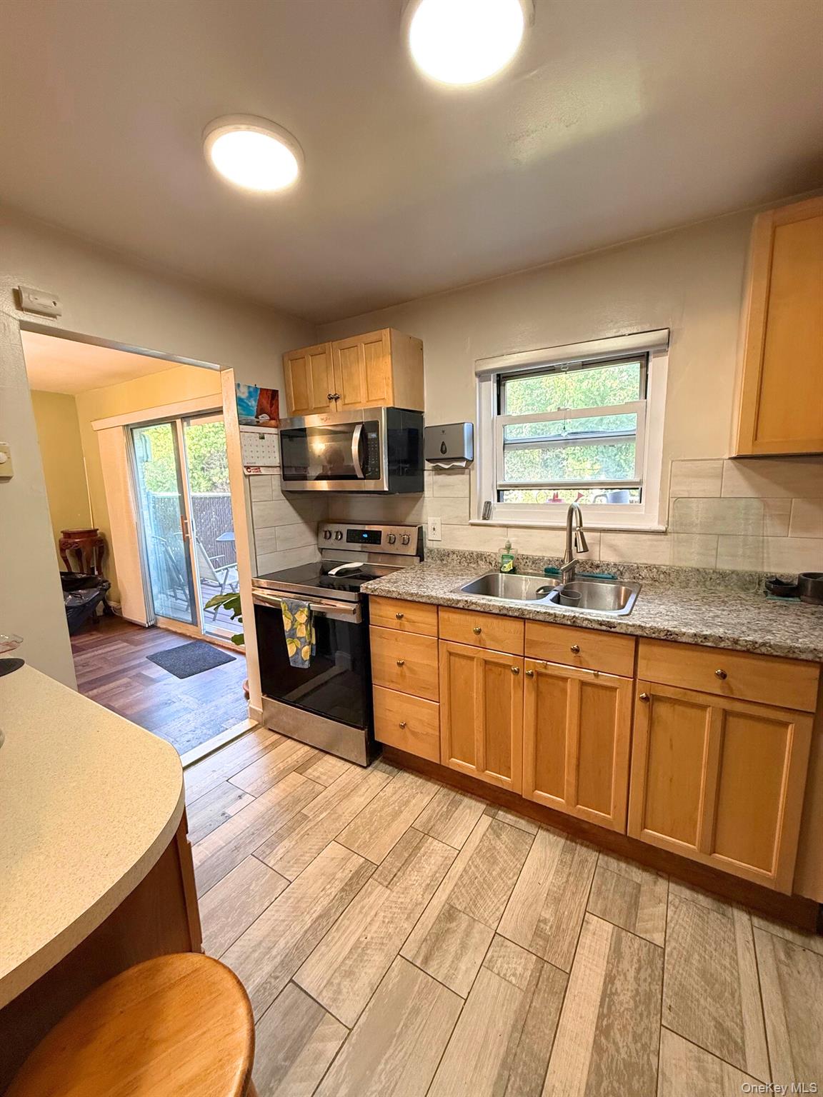 15 Harrison Avenue # 15B, Amityville, NY 11701