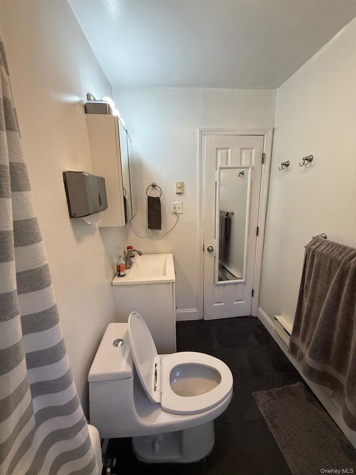 15 Harrison Avenue # 15B, Amityville, NY 11701