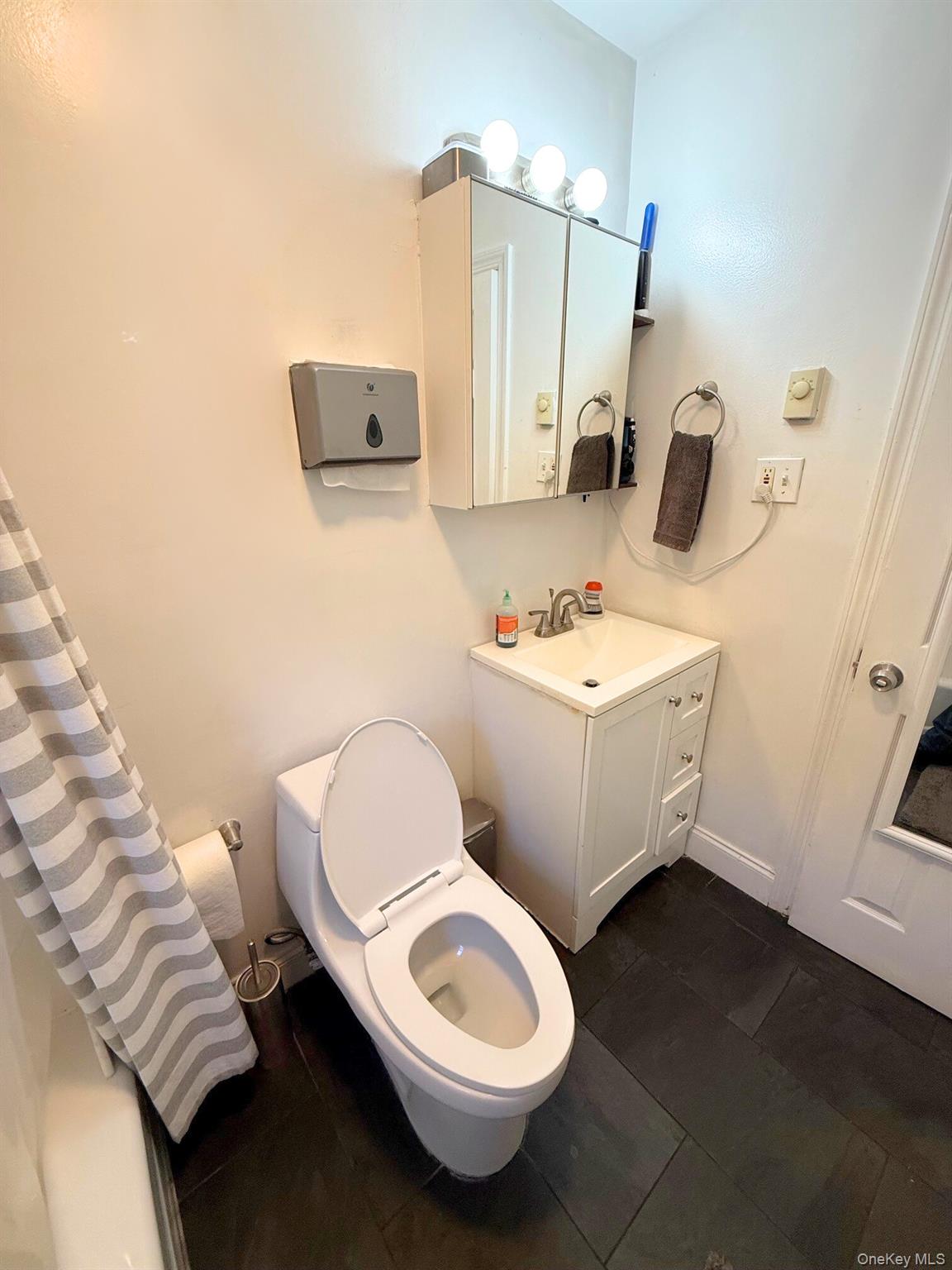 15 Harrison Avenue # 15B, Amityville, NY 11701