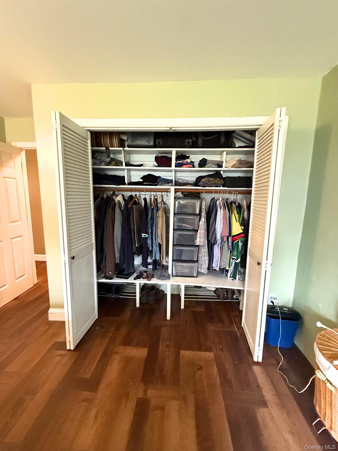 15 Harrison Avenue # 15B, Amityville, NY 11701