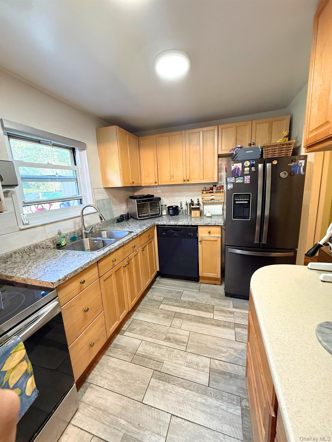 15 Harrison Avenue # 15B, Amityville, NY 11701