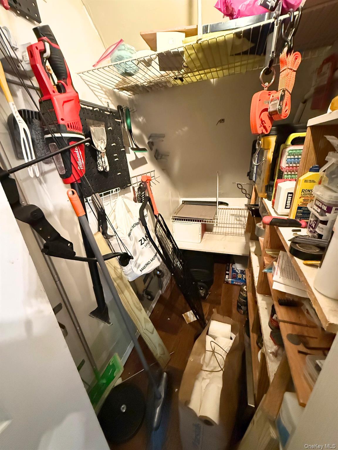 15 Harrison Avenue # 15B, Amityville, NY 11701