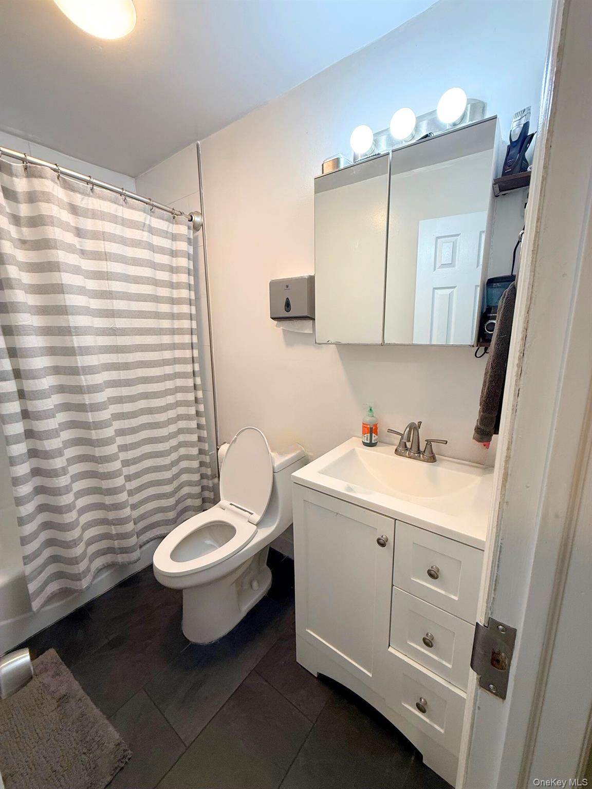 15 Harrison Avenue # 15B, Amityville, NY 11701