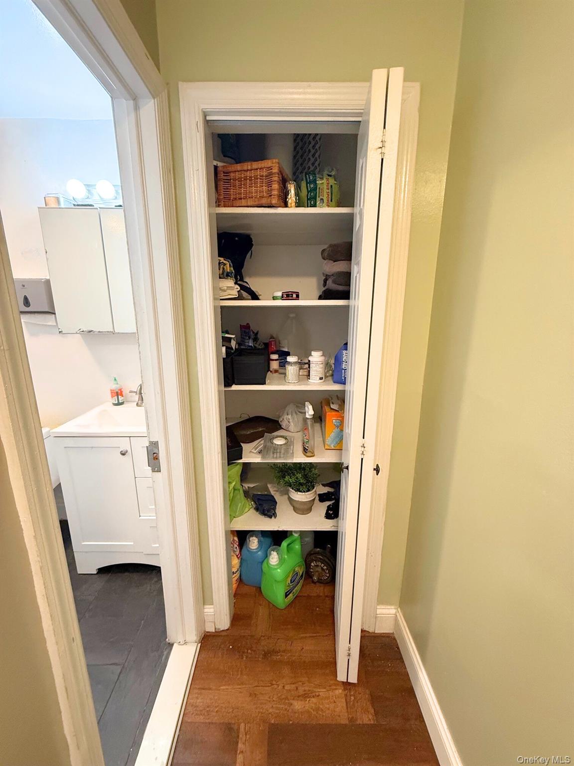 15 Harrison Avenue # 15B, Amityville, NY 11701