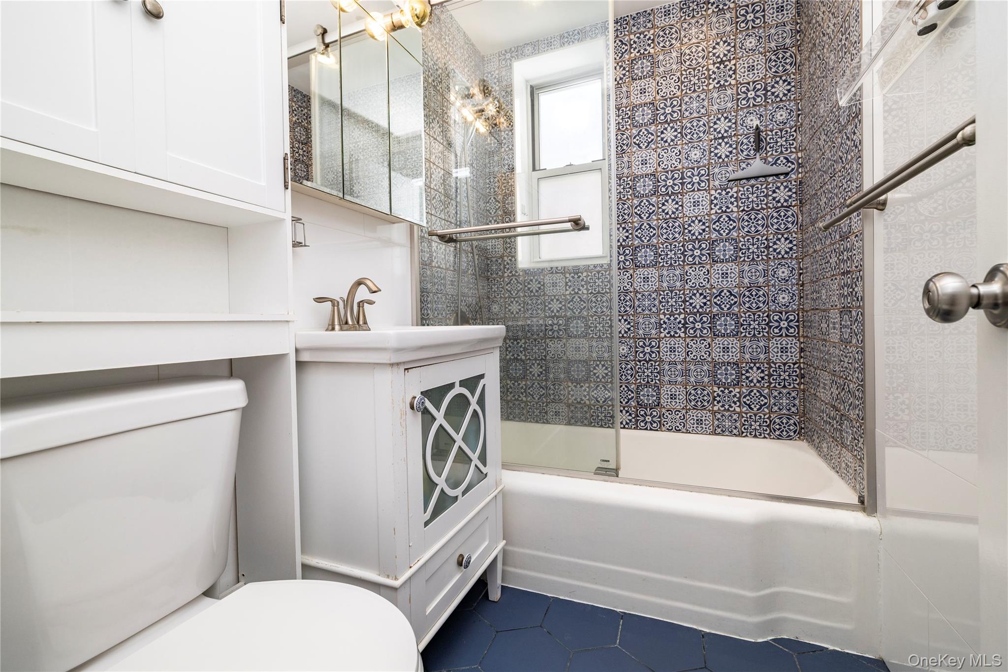 530 Dubois Avenue # 1B, Valley Stream, NY 11581