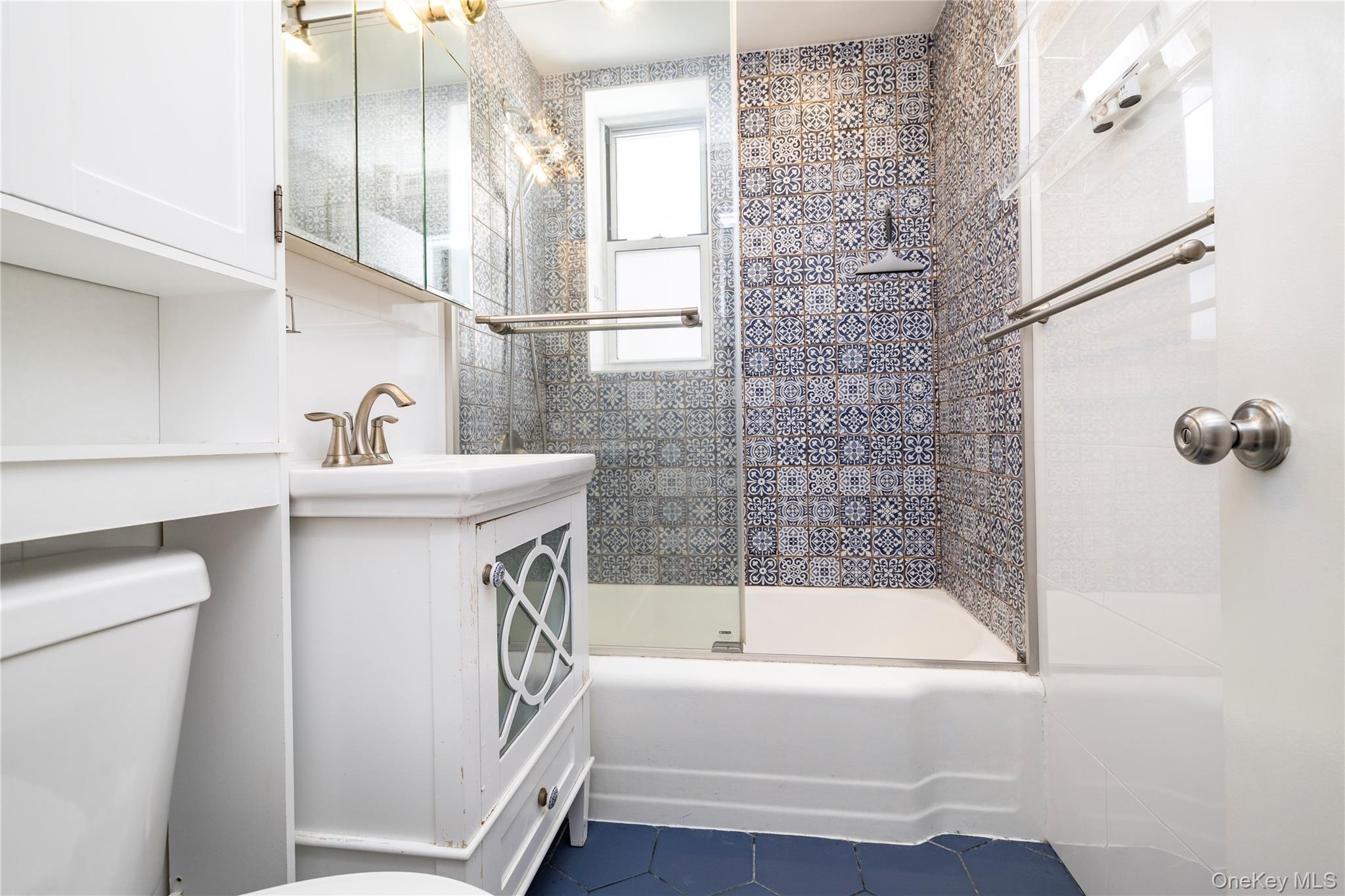 530 Dubois Avenue # 1B, Valley Stream, NY 11581