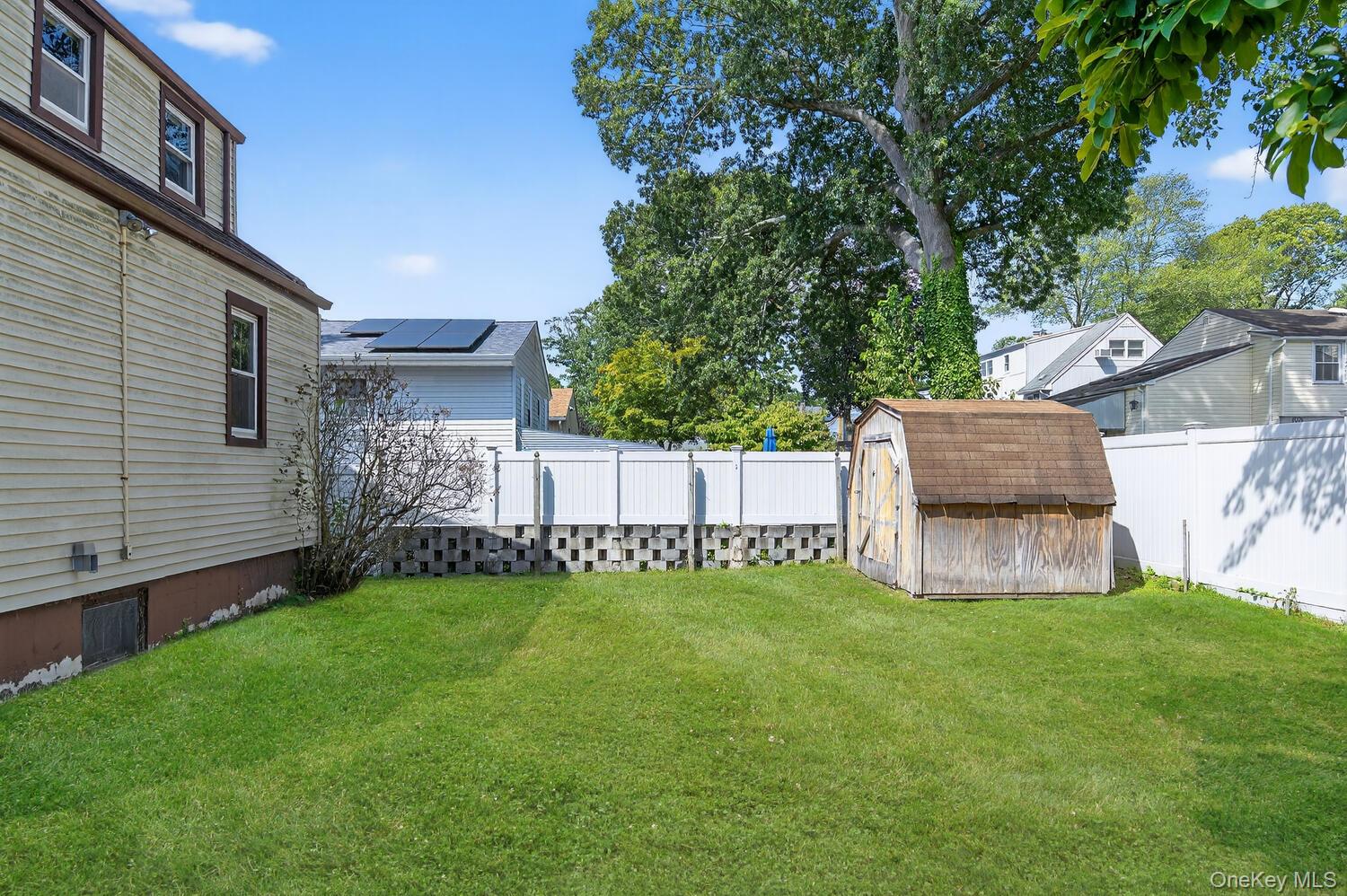 29 Hickory Road, Bayville, NY 11709