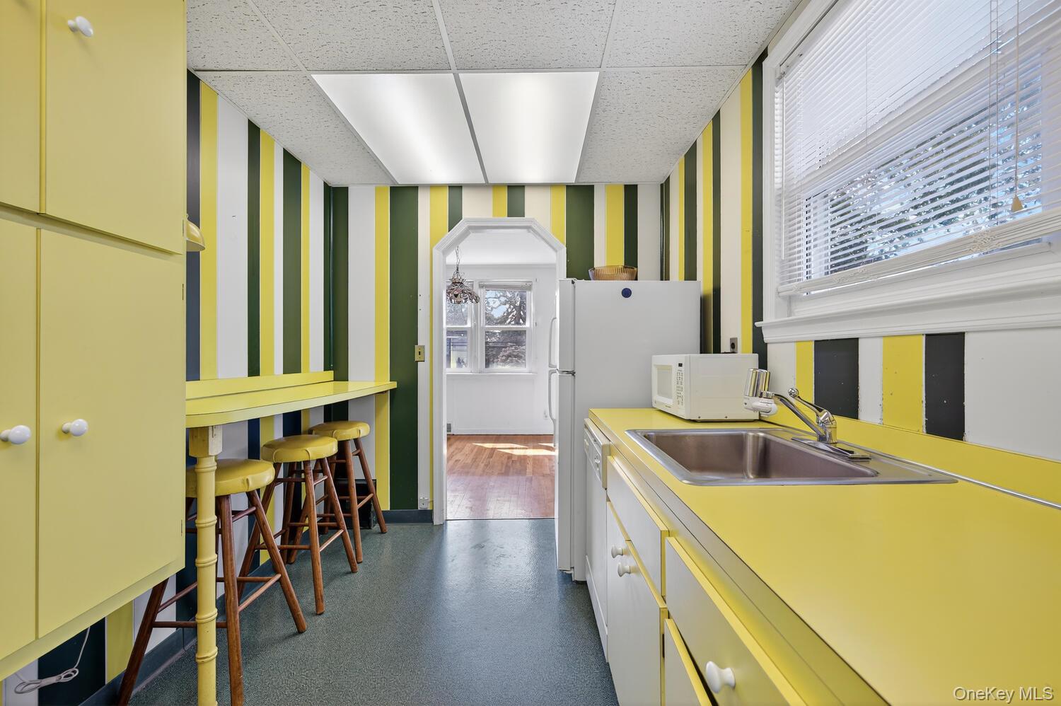 29 Hickory Road, Bayville, NY 11709