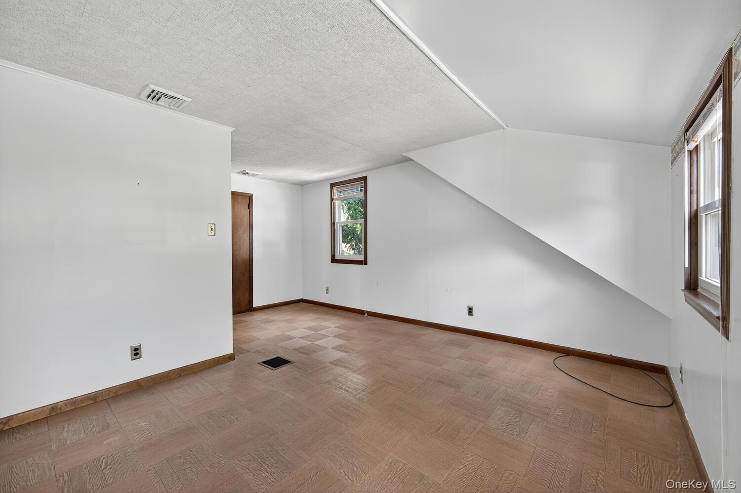 29 Hickory Road, Bayville, NY 11709