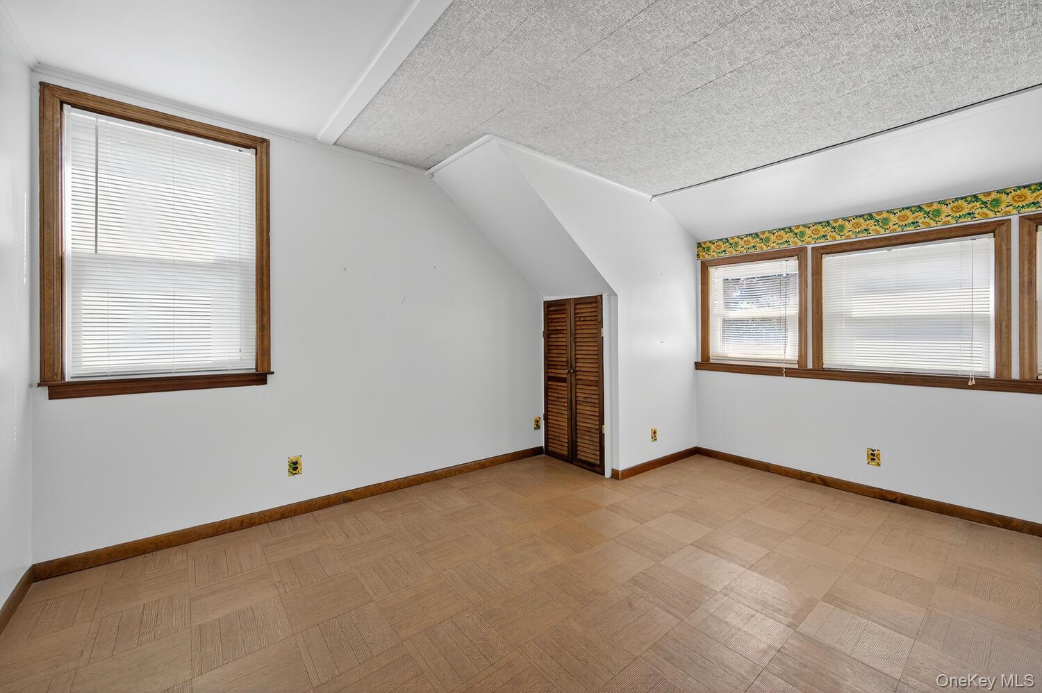 29 Hickory Road, Bayville, NY 11709