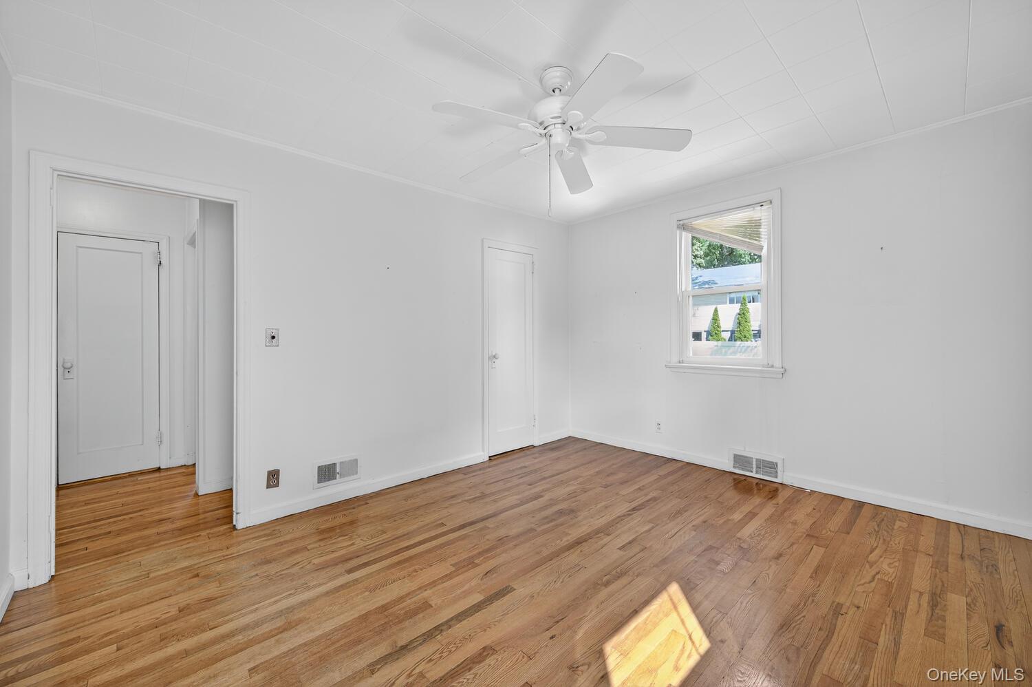 29 Hickory Road, Bayville, NY 11709