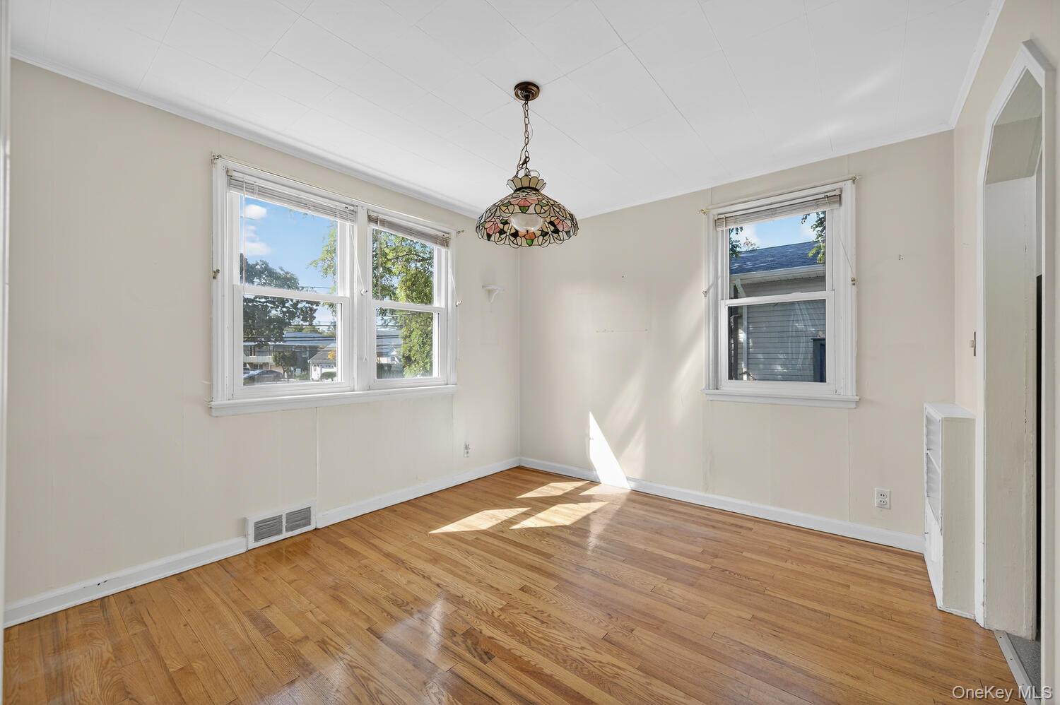 29 Hickory Road, Bayville, NY 11709