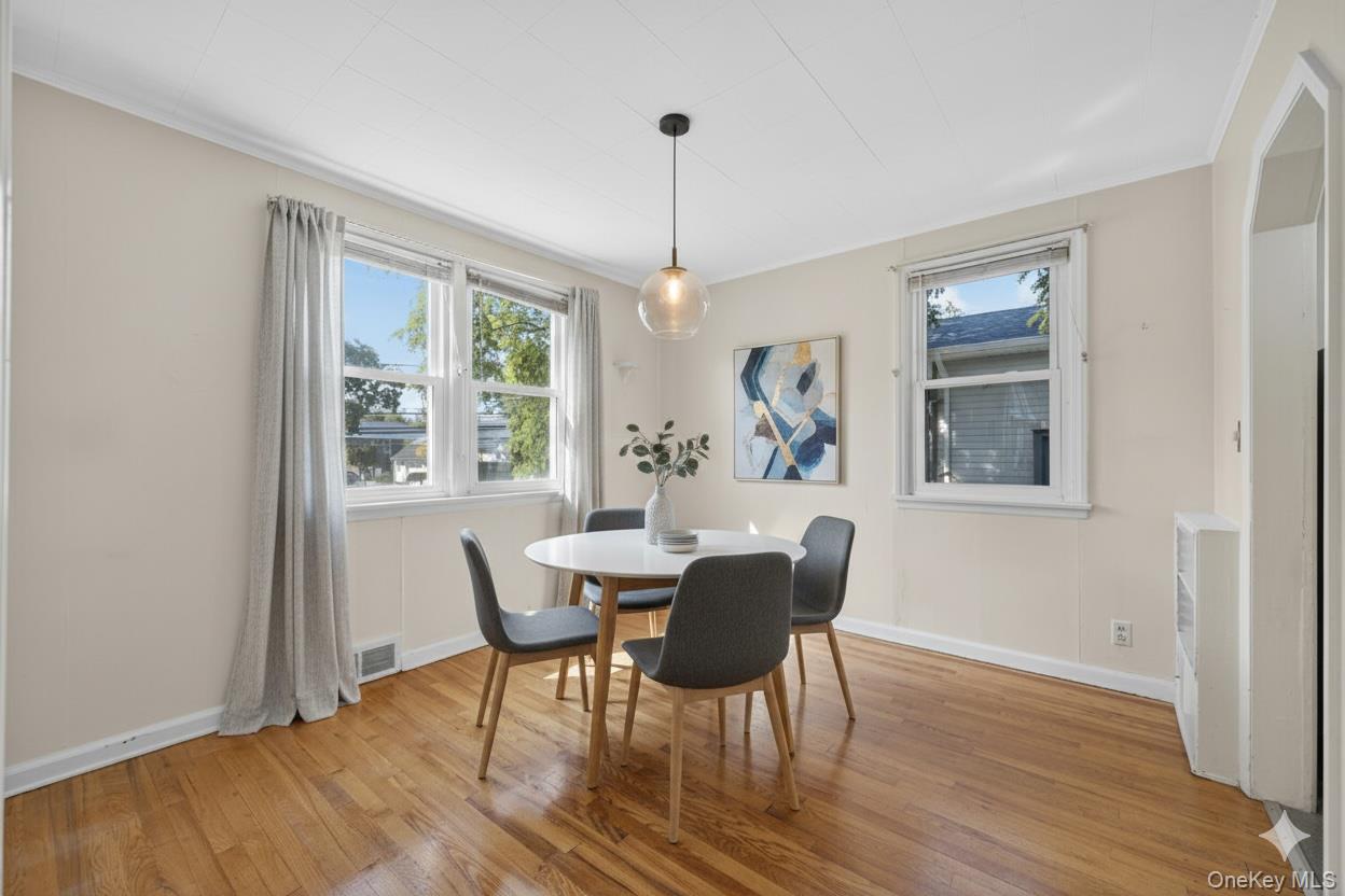 29 Hickory Road, Bayville, NY 11709