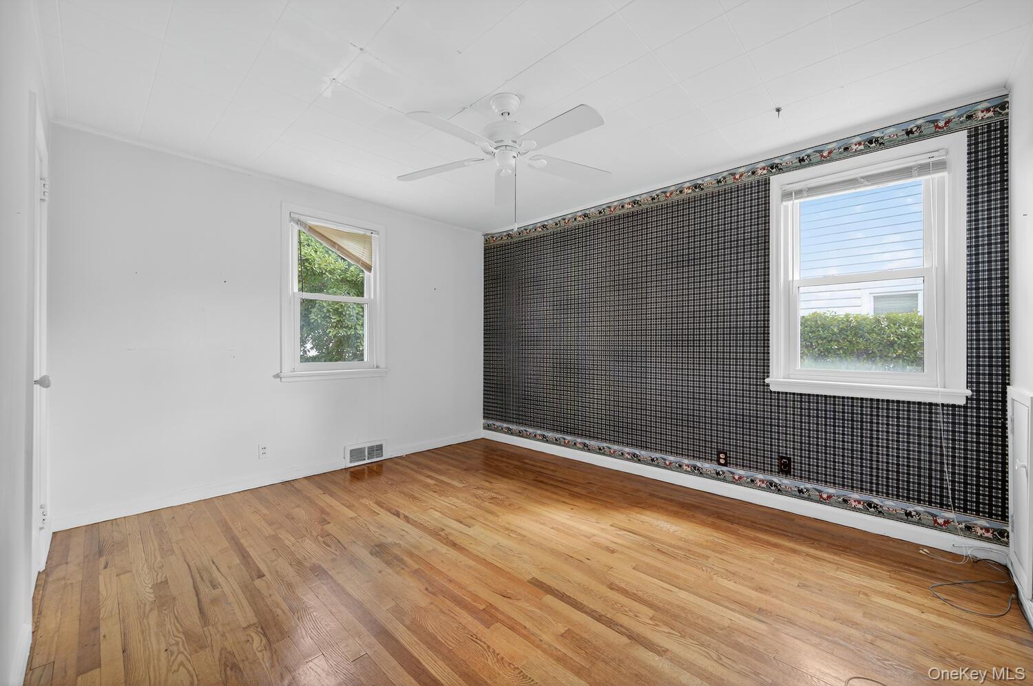 29 Hickory Road, Bayville, NY 11709