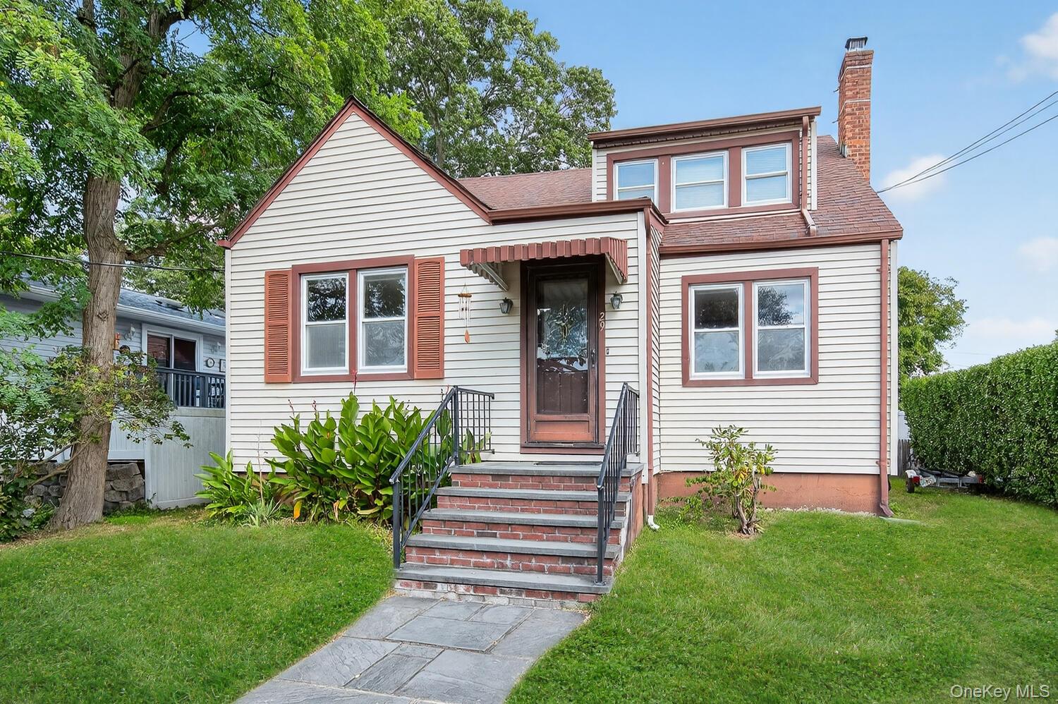 29 Hickory Road, Bayville, NY 11709