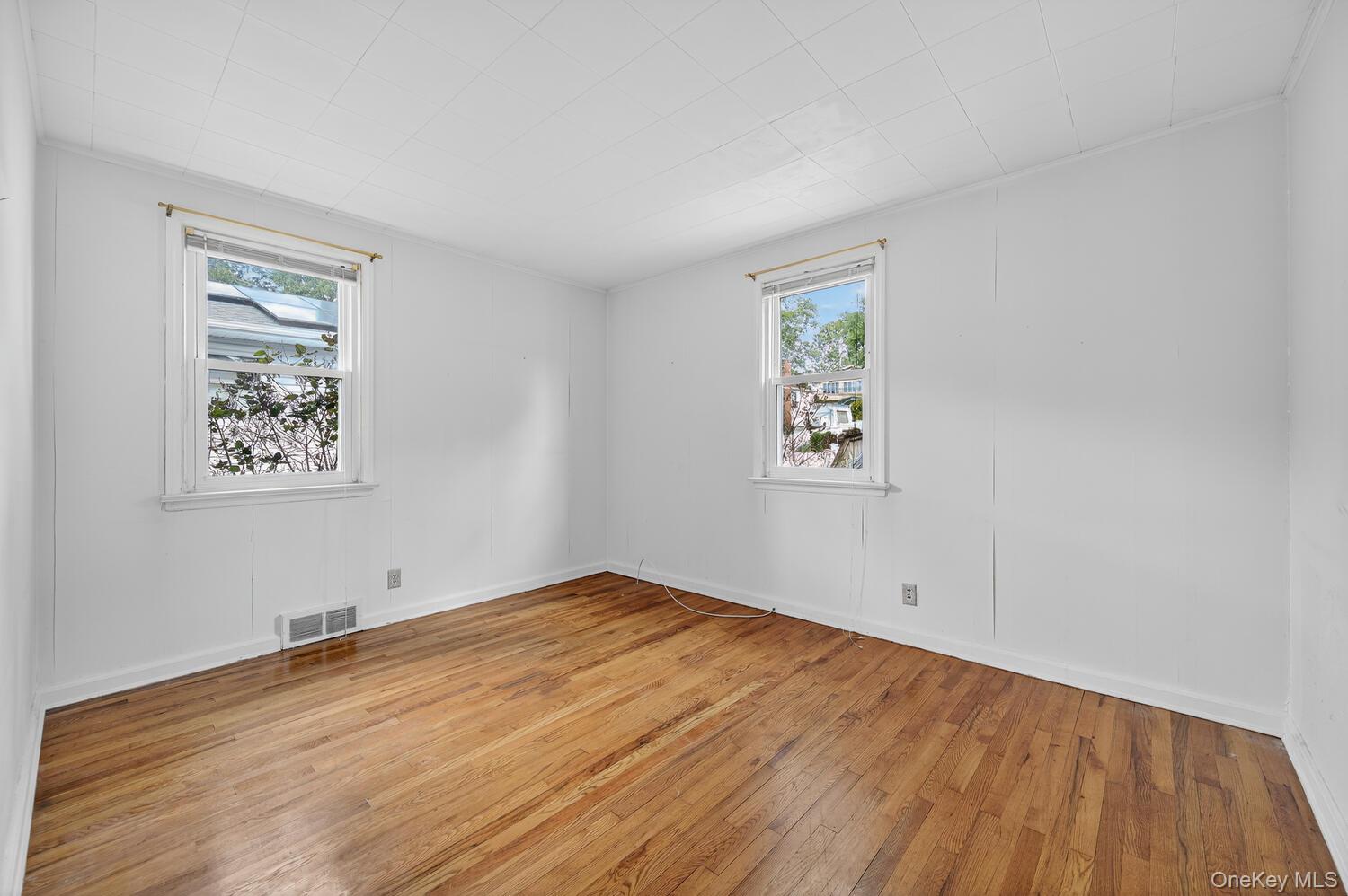 29 Hickory Road, Bayville, NY 11709