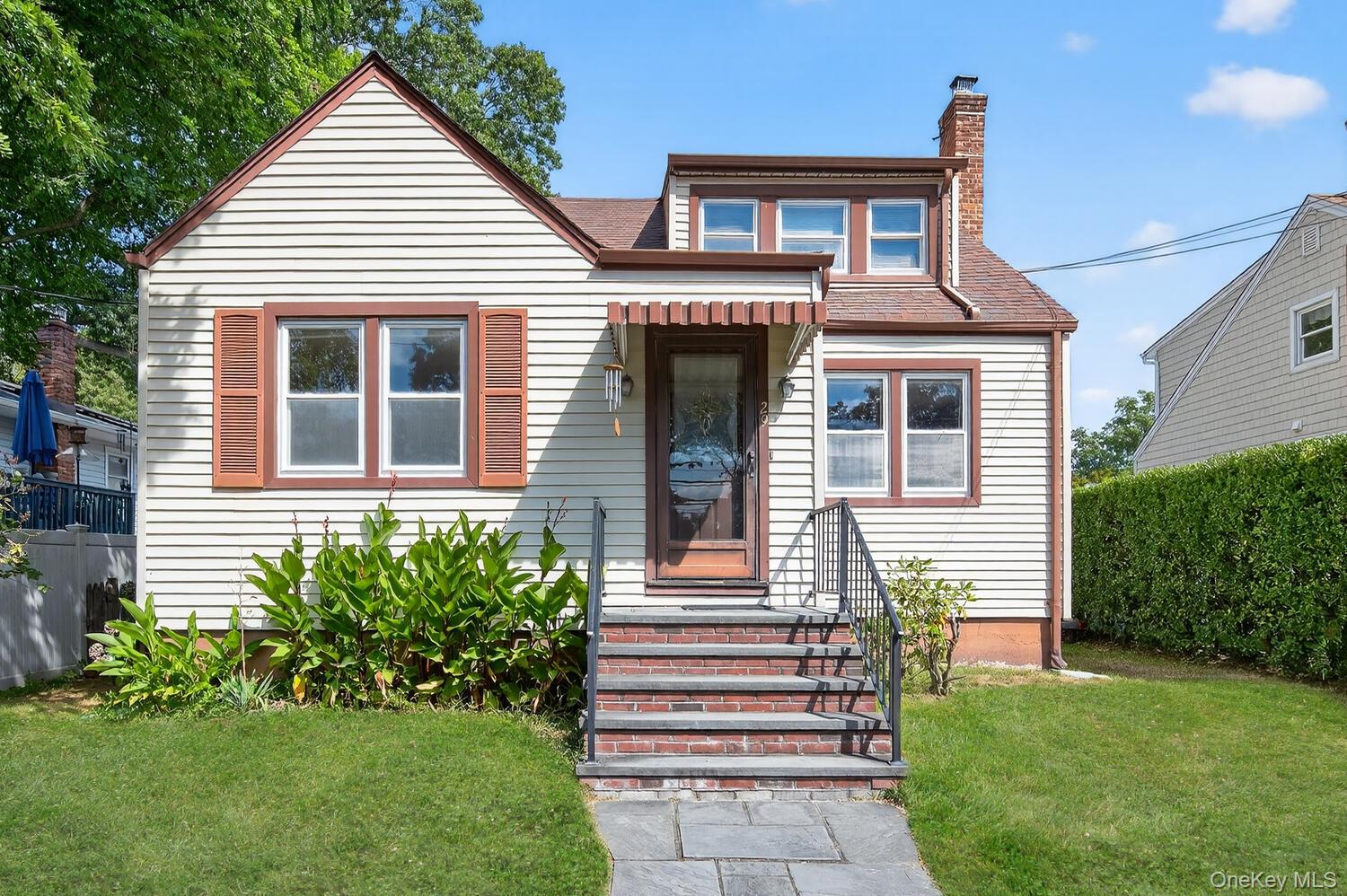 29 Hickory Road, Bayville, NY 11709