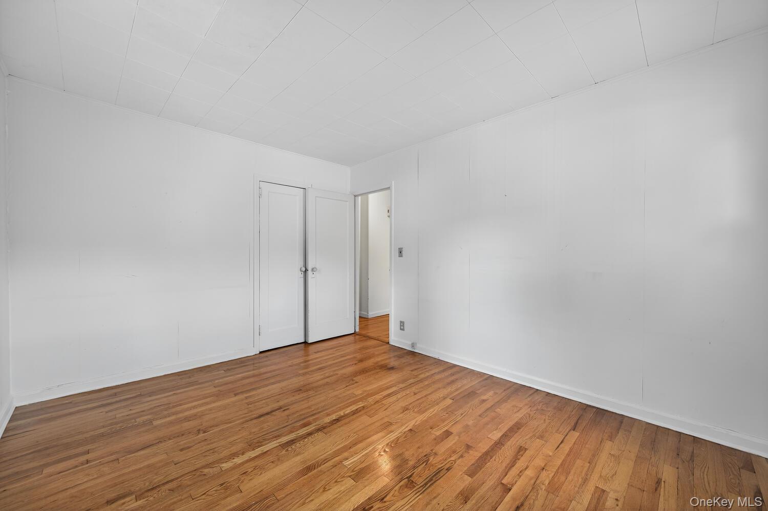 29 Hickory Road, Bayville, NY 11709